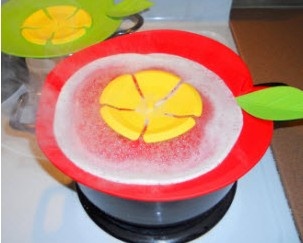 England customer ordered our silicone Stops boiling pots from Hanchuan England customer ordered our silicone Stops boiling pots from Hanchuan