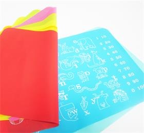 USSE this silicone placemat for kids. Easy to carry that can provide a clean surface wherever you go. USSE this silicone placemat for kids. Easy to carry that can provide a clean surface wherever you go.