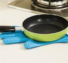 Grilling Tools_heat resistant silicone oven mitts for the home cook/chef Fun to use. Grilling Tools_heat resistant silicone oven mitts for the home cook/chef Fun to use.