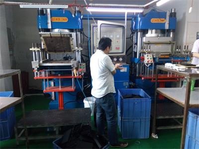 Japanese customers visit Hanchuan silica gel factory Japanese customers visit Hanchuan silica gel factory