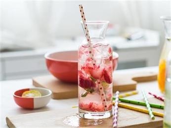 This is amazing! The silicone fruit ice cubes have a different taste, and the saliva is flowing out! This is amazing! The silicone fruit ice cubes have a different taste, and the saliva is flowing out!