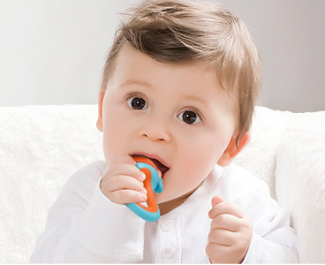 Need help transitioning from breastfeeding to solid foods? Our fresh food feeder is also a baby teether! Need help transitioning from breastfeeding to solid foods? Our fresh food feeder is also a baby teether!