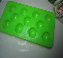 silicone ice cube tray peculiar smell