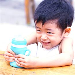 China factory eco-friendly silicone feeding baby bottle